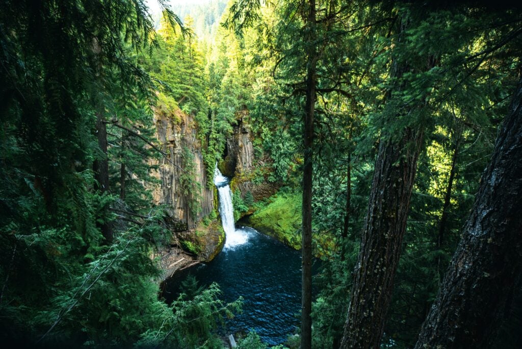 best time to visit multnomah falls oregon